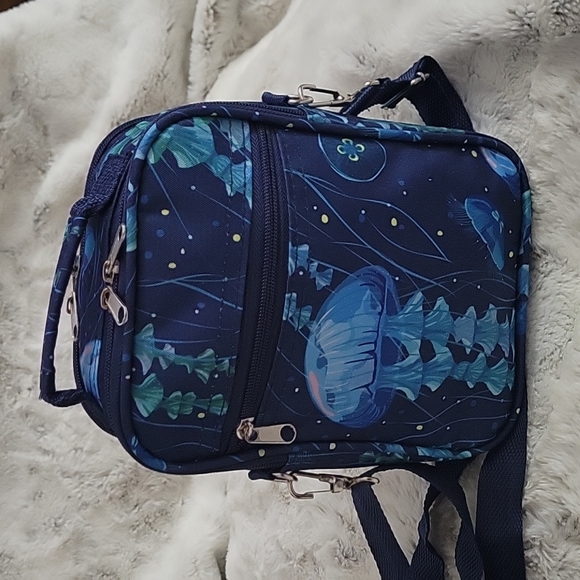 Jellyfish Navy blue & light blue 💙 water bottle crossbody bag. - Picture 2 of 11